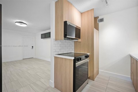 Condo in Wilton Manors, Florida, 2 bedrooms № 1964916 - photo 18