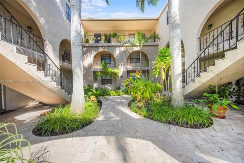 Condo in Wilton Manors, Florida, 2 bedrooms № 1964916 - photo 3