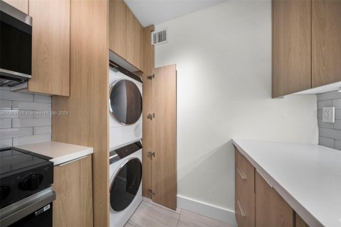 Condo in Wilton Manors, Florida, 2 bedrooms № 1964916 - photo 19