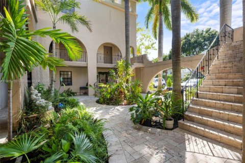 Condo in Wilton Manors, Florida, 2 bedrooms № 1964916 - photo 4