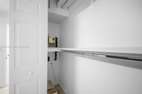 Condo in Wilton Manors, Florida, 2 bedrooms № 1964916 - photo 27