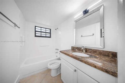 Condo in Wilton Manors, Florida, 2 bedrooms № 1964916 - photo 30