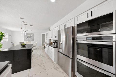 Villa ou maison à louer à Titusville, Floride: 4 chambres, 291.71 m2 № 2386269 - photo 22