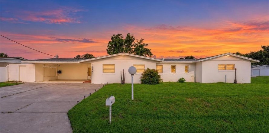Villa ou maison à Titusville, Floride 4 chambres, 291.71 m2 № 2386269