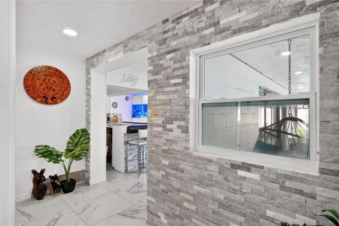 Villa ou maison à louer à Titusville, Floride: 4 chambres, 291.71 m2 № 2386269 - photo 3