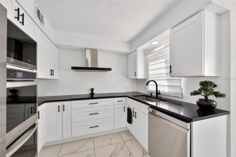 Villa ou maison à louer à Titusville, Floride: 4 chambres, 291.71 m2 № 2386269 - photo 18