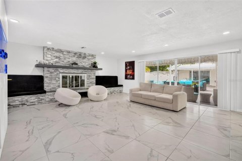 Villa ou maison à louer à Titusville, Floride: 4 chambres, 291.71 m2 № 2386269 - photo 9
