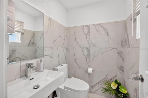 Villa ou maison à louer à Titusville, Floride: 4 chambres, 291.71 m2 № 2386269 - photo 11