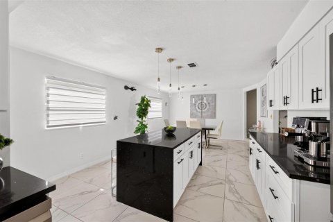 Villa ou maison à louer à Titusville, Floride: 4 chambres, 291.71 m2 № 2386269 - photo 21
