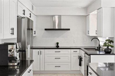 Villa ou maison à louer à Titusville, Floride: 4 chambres, 291.71 m2 № 2386269 - photo 23