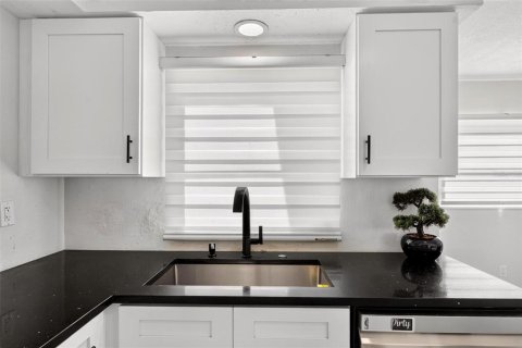 Villa ou maison à louer à Titusville, Floride: 4 chambres, 291.71 m2 № 2386269 - photo 20
