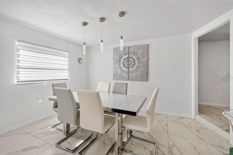 Villa ou maison à louer à Titusville, Floride: 4 chambres, 291.71 m2 № 2386269 - photo 28