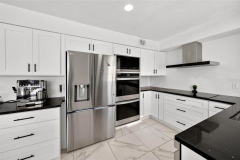 Villa ou maison à louer à Titusville, Floride: 4 chambres, 291.71 m2 № 2386269 - photo 24