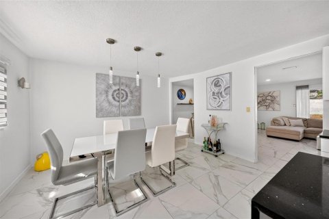 Villa ou maison à louer à Titusville, Floride: 4 chambres, 291.71 m2 № 2386269 - photo 30