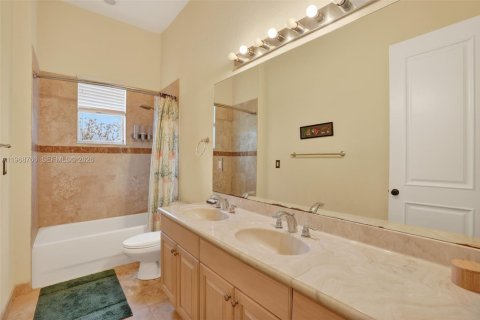 Купить виллу или дом в Хомстед, Флорида 4 спальни, 313.36м2, № 2029888 - фото 25