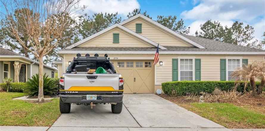 House in Mount Dora, Florida 3 bedrooms, 164.34 sq.m. № 2108144