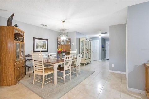 House in Mount Dora, Florida 3 bedrooms, 164.34 sq.m. № 2108144 - photo 9