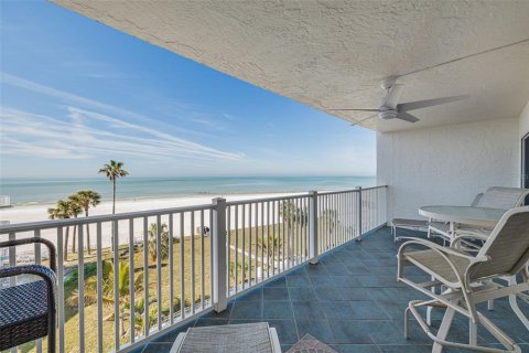 Condo in Redington Shores, Florida, 2 bedrooms  № 1521785 - photo 19