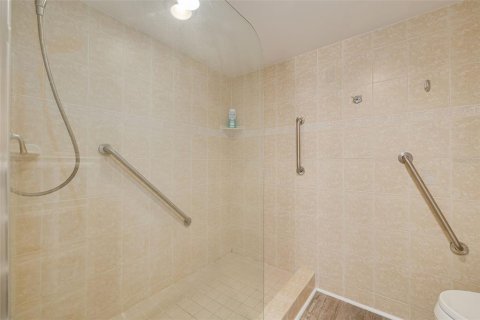 Condo in Redington Shores, Florida, 2 bedrooms  № 1521785 - photo 27