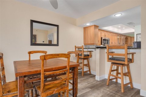 Condo in Redington Shores, Florida, 2 bedrooms  № 1521785 - photo 15