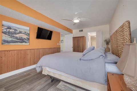 Condo in Redington Shores, Florida, 2 bedrooms  № 1521785 - photo 25
