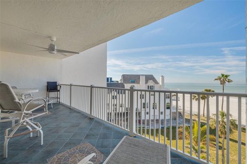 Condo in Redington Shores, Florida, 2 bedrooms  № 1521785 - photo 20