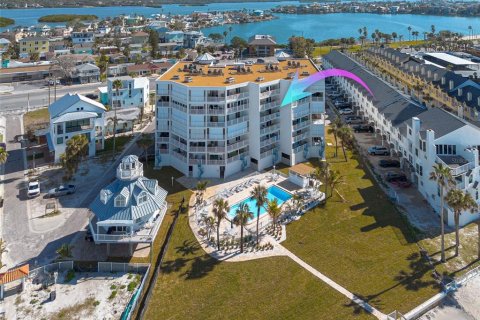 Condo in Redington Shores, Florida, 2 bedrooms  № 1521785 - photo 5