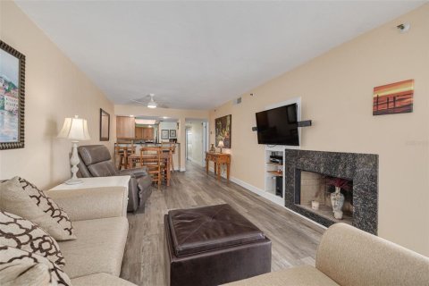 Condo in Redington Shores, Florida, 2 bedrooms  № 1521785 - photo 14