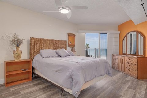 Condo in Redington Shores, Florida, 2 bedrooms  № 1521785 - photo 23