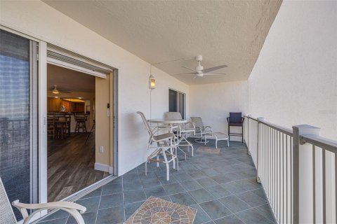 Condo in Redington Shores, Florida, 2 bedrooms  № 1521785 - photo 21