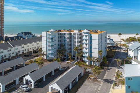 Condo in Redington Shores, Florida, 2 bedrooms  № 1521785 - photo 2