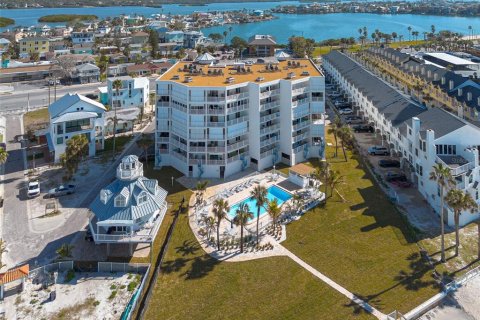 Condo in Redington Shores, Florida, 2 bedrooms  № 1521785 - photo 3