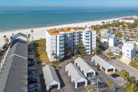 Condo in Redington Shores, Florida, 2 bedrooms  № 1521785 - photo 1