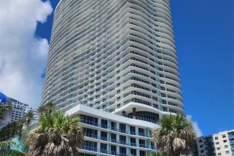 Condo à Hollywood, Floride, 1 chambre  № 2250359