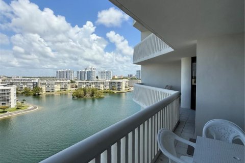 Condo in Aventura, Florida, 2 bedrooms  № 1869933 - photo 14