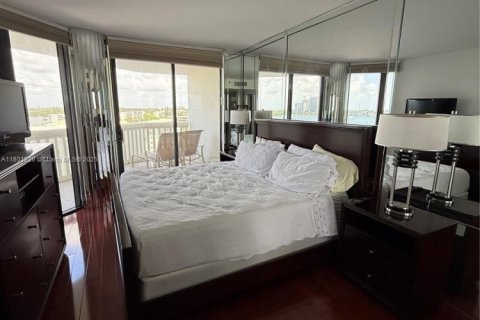 Condo in Aventura, Florida, 2 bedrooms  № 1869933 - photo 11