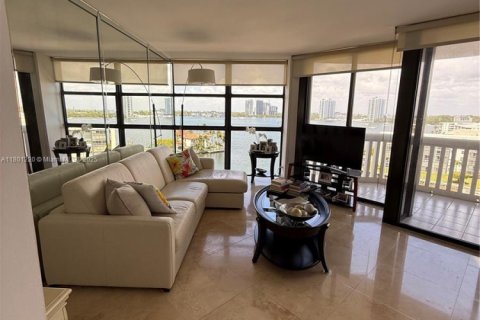 Condo in Aventura, Florida, 2 bedrooms  № 1869933 - photo 2