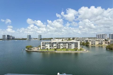 Condo in Aventura, Florida, 2 bedrooms  № 1869933 - photo 15