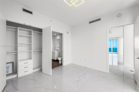 Condominio en alquiler en Miami, Florida, 3 dormitorios, 173.54 m2 № 1954342 - foto 19