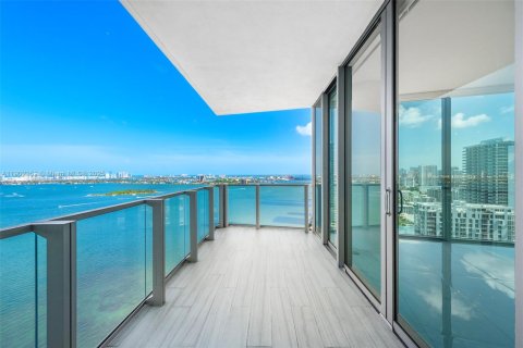 Condominio en alquiler en Miami, Florida, 3 dormitorios, 173.54 m2 № 1954342 - foto 11