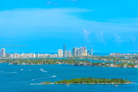 Condominio en alquiler en Miami, Florida, 3 dormitorios, 173.54 m2 № 1954342 - foto 5