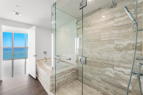 Condominio en alquiler en Miami, Florida, 3 dormitorios, 173.54 m2 № 1954342 - foto 9