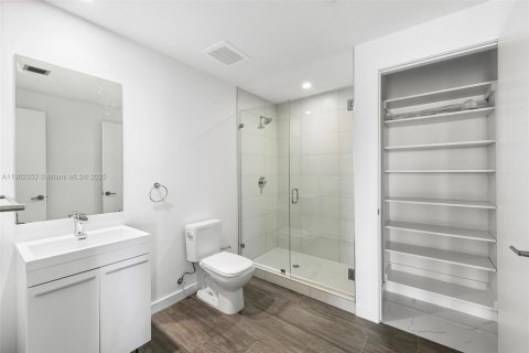 Condominio en alquiler en Miami, Florida, 3 dormitorios, 173.54 m2 № 1954342 - foto 21