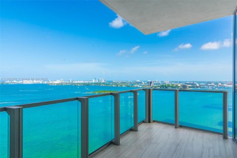 Condominio en alquiler en Miami, Florida, 3 dormitorios, 173.54 m2 № 1954342 - foto 1