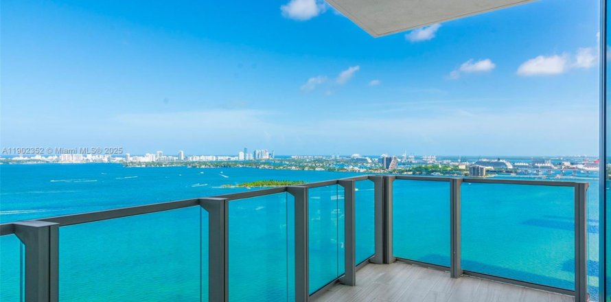 Condominio en Miami, Florida, 3 dormitorios  № 1954342