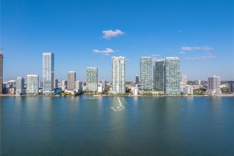 Condominio en alquiler en Miami, Florida, 3 dormitorios, 173.54 m2 № 1954342 - foto 23