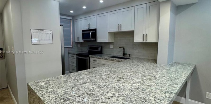 Condominio en Coral Springs, Florida, 2 dormitorios  № 1851938