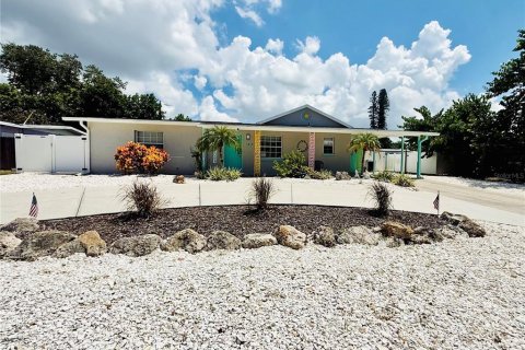 House in Bradenton, Florida 3 bedrooms, 156.73 sq.m. № 2359446