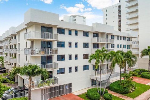 Copropriété à louer à Miami Beach, Floride: 1 chambre, 69.86 m2 № 2062946 - photo 20