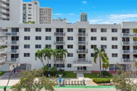 Copropriété à louer à Miami Beach, Floride: 1 chambre, 69.86 m2 № 2062946 - photo 24